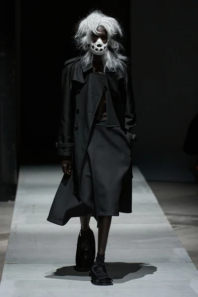 Look 12